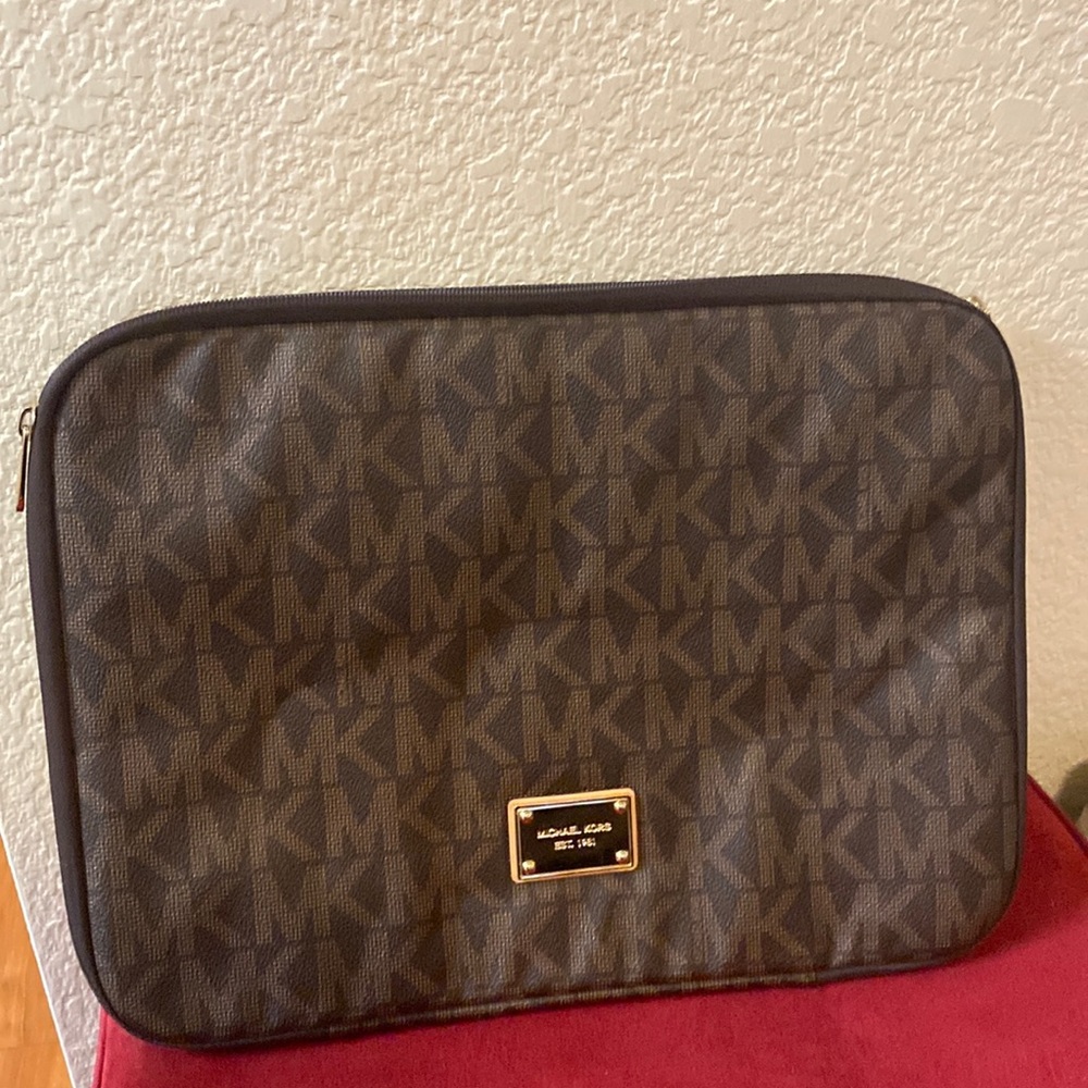 Michael kors 13in laptop holder